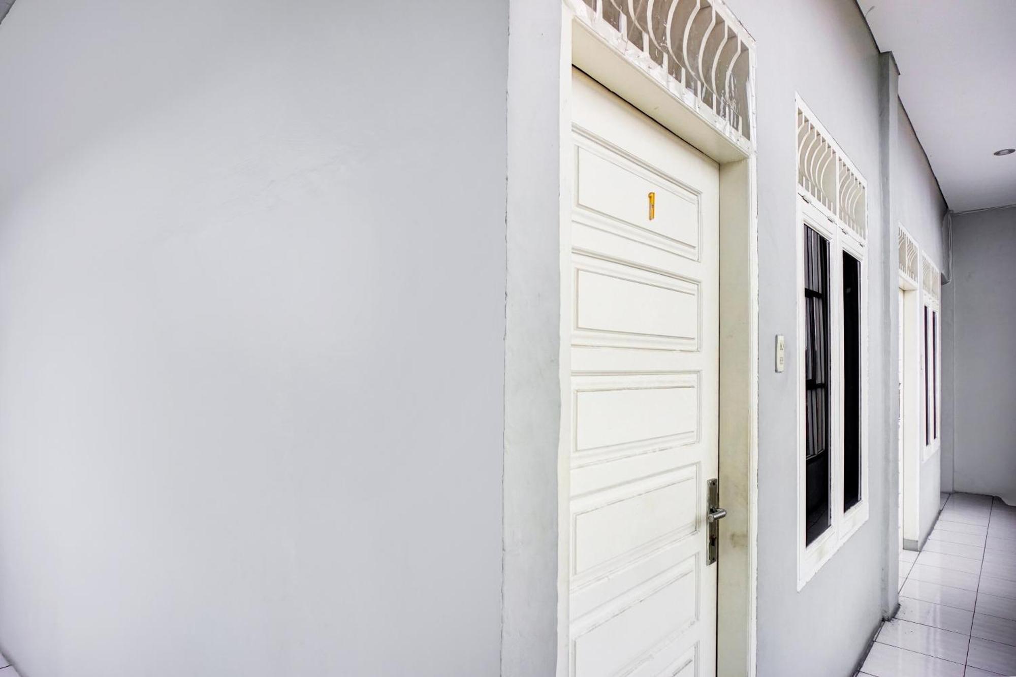 Oyo 93071 Home Stay Kembar Syariah Binjai Zewnętrze zdjęcie