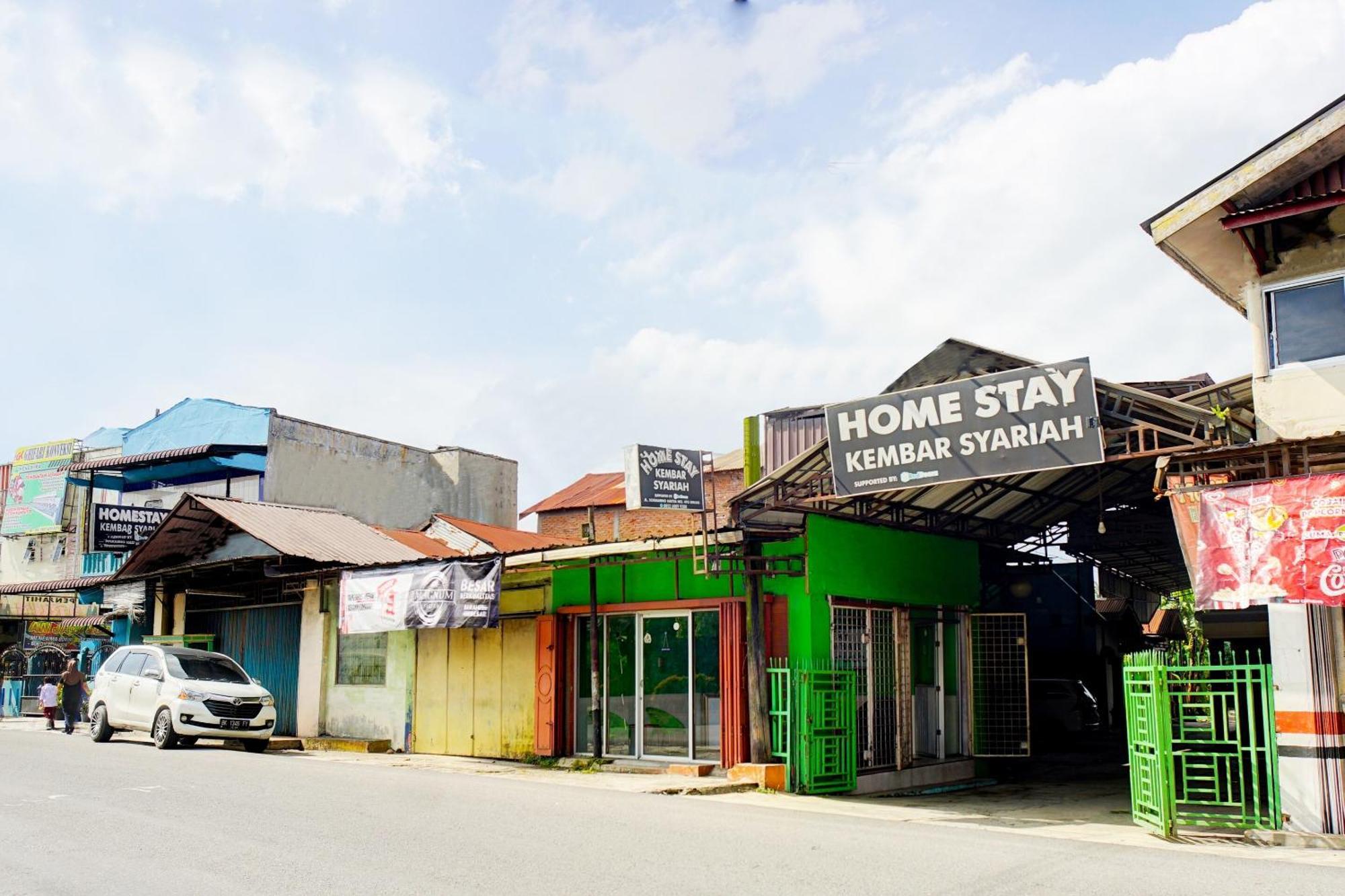 Oyo 93071 Home Stay Kembar Syariah Binjai Zewnętrze zdjęcie