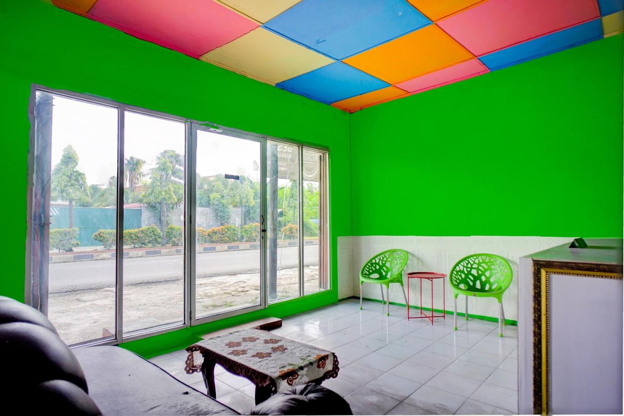 Oyo 93071 Home Stay Kembar Syariah Binjai Zewnętrze zdjęcie