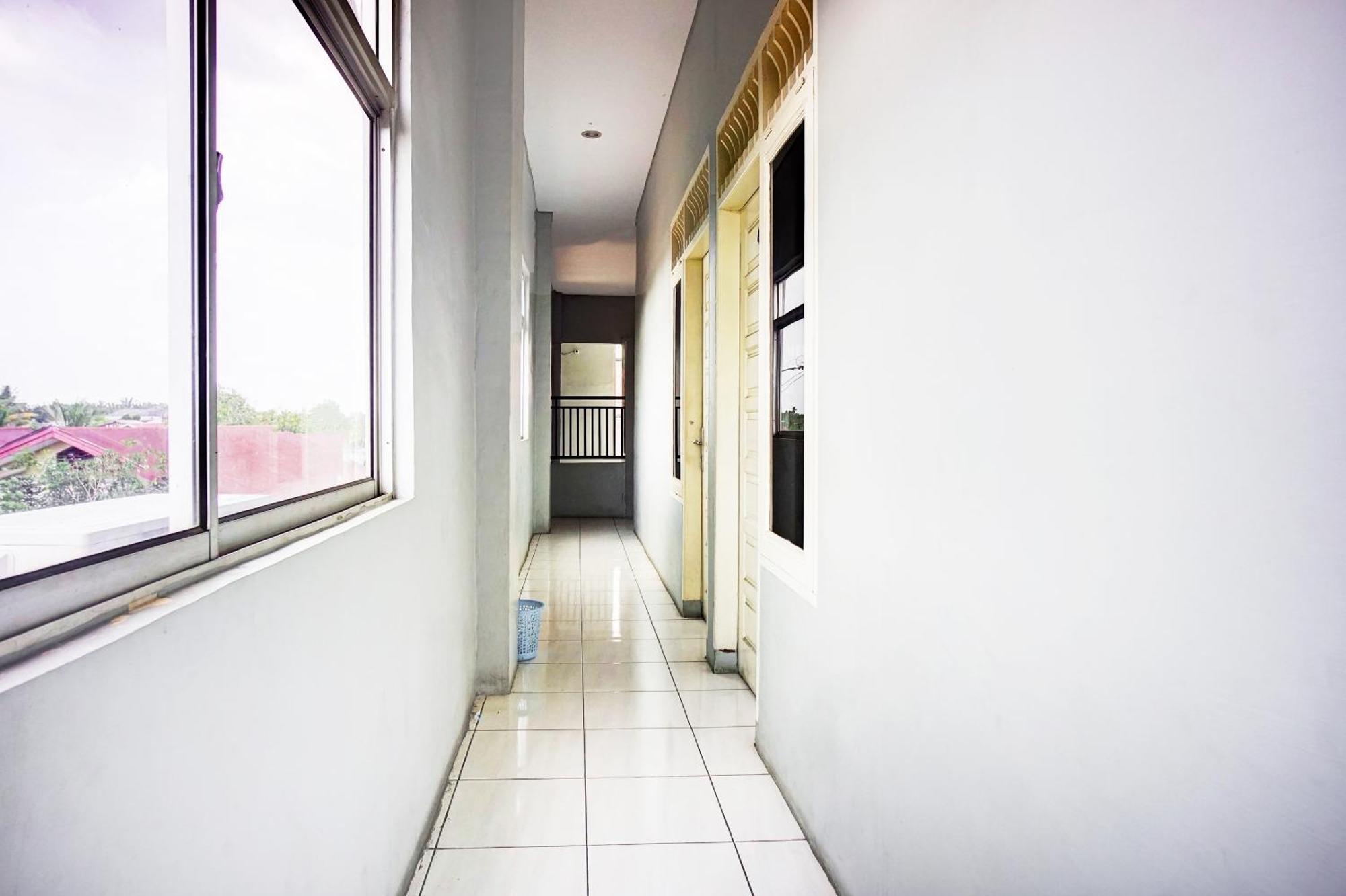 Oyo 93071 Home Stay Kembar Syariah Binjai Zewnętrze zdjęcie